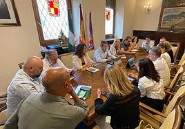 Miembros del equipo de Gobierno (PSOE-JM+) en la reunión de coordinación.