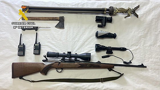 Armas localizadas en el interior del todoterreno.