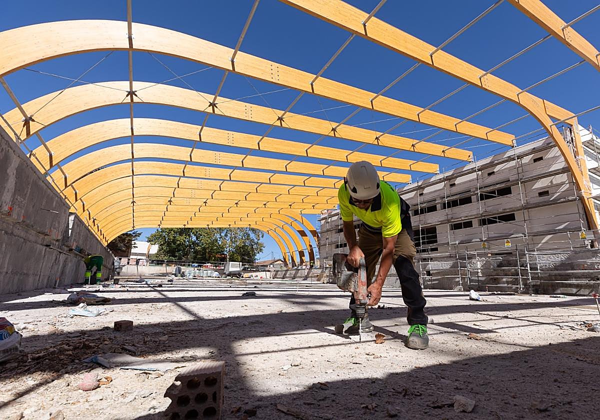 Obras en la piscina de Fuentenueva este lunes