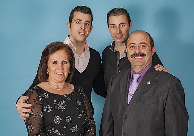Imagen 2010 José Antonio Maldonado junto a u mujer Adela Muelas y sus hijos David y José Carlos,.