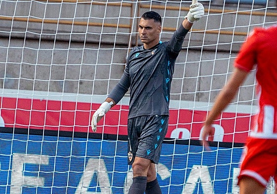 Andrés Fernández defendiendo la portería del Almería