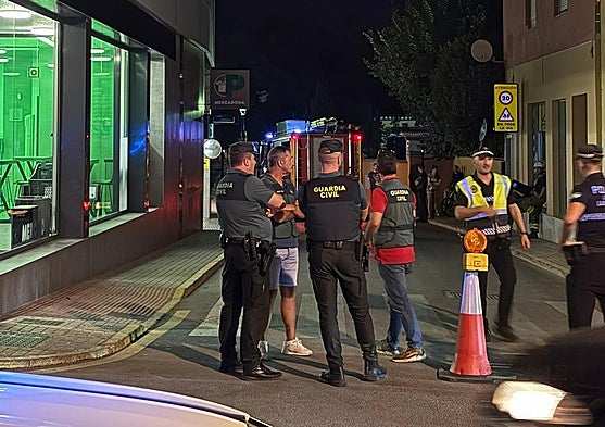 Incendio en un parking de un supermercado en Híjar este lunes