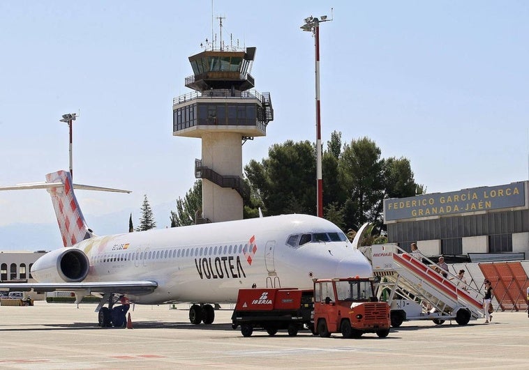Granada logra un vuelo con Nantes mientras se negocian conexiones con Londres y Oporto