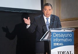 Luis Planas respondiendo a las preguntas del director de IDEAL, Quico Chirino.