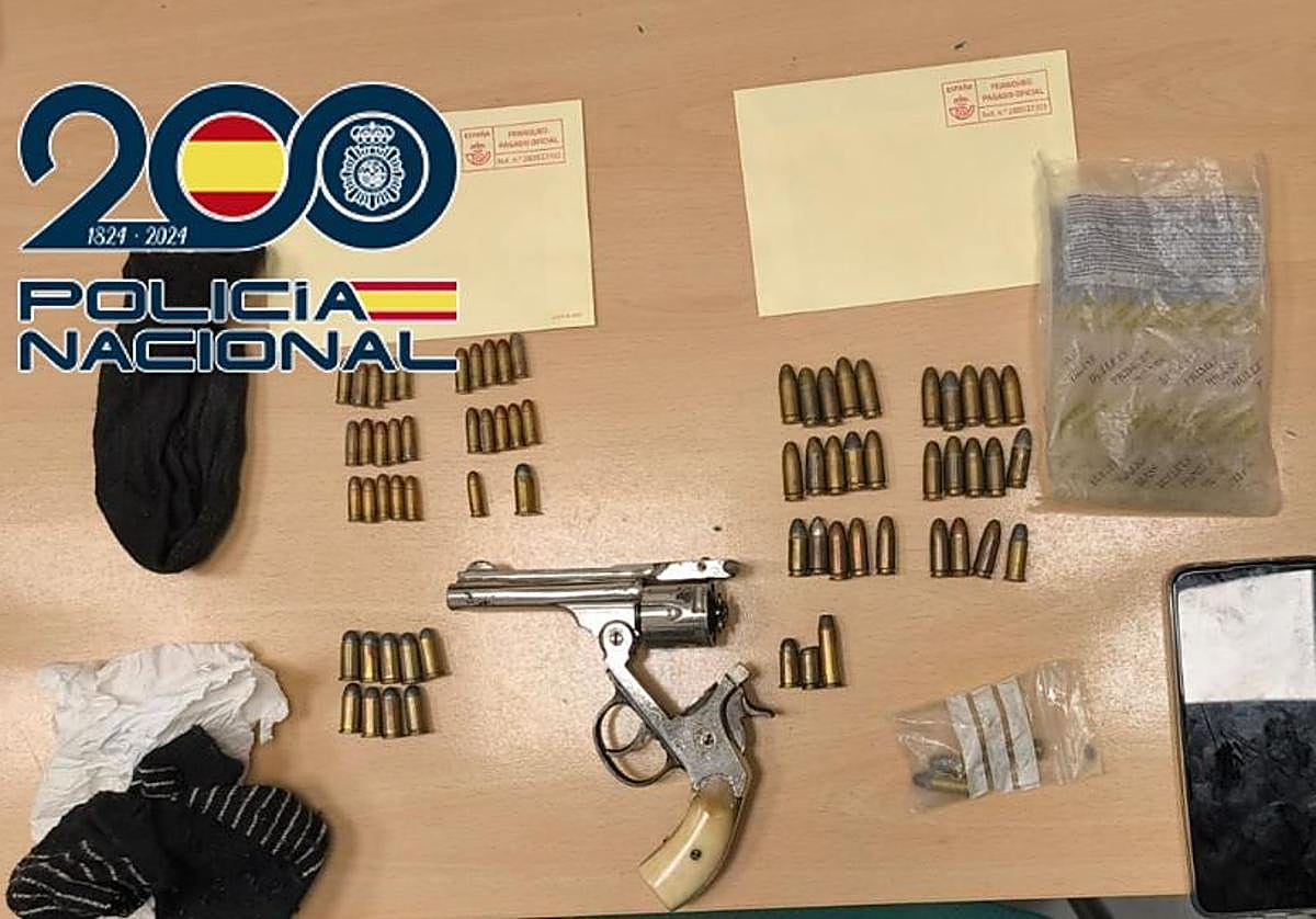Un niño de 12 años, 'pillado' en Granada con un arma, más de 70 cartuchos y droga.