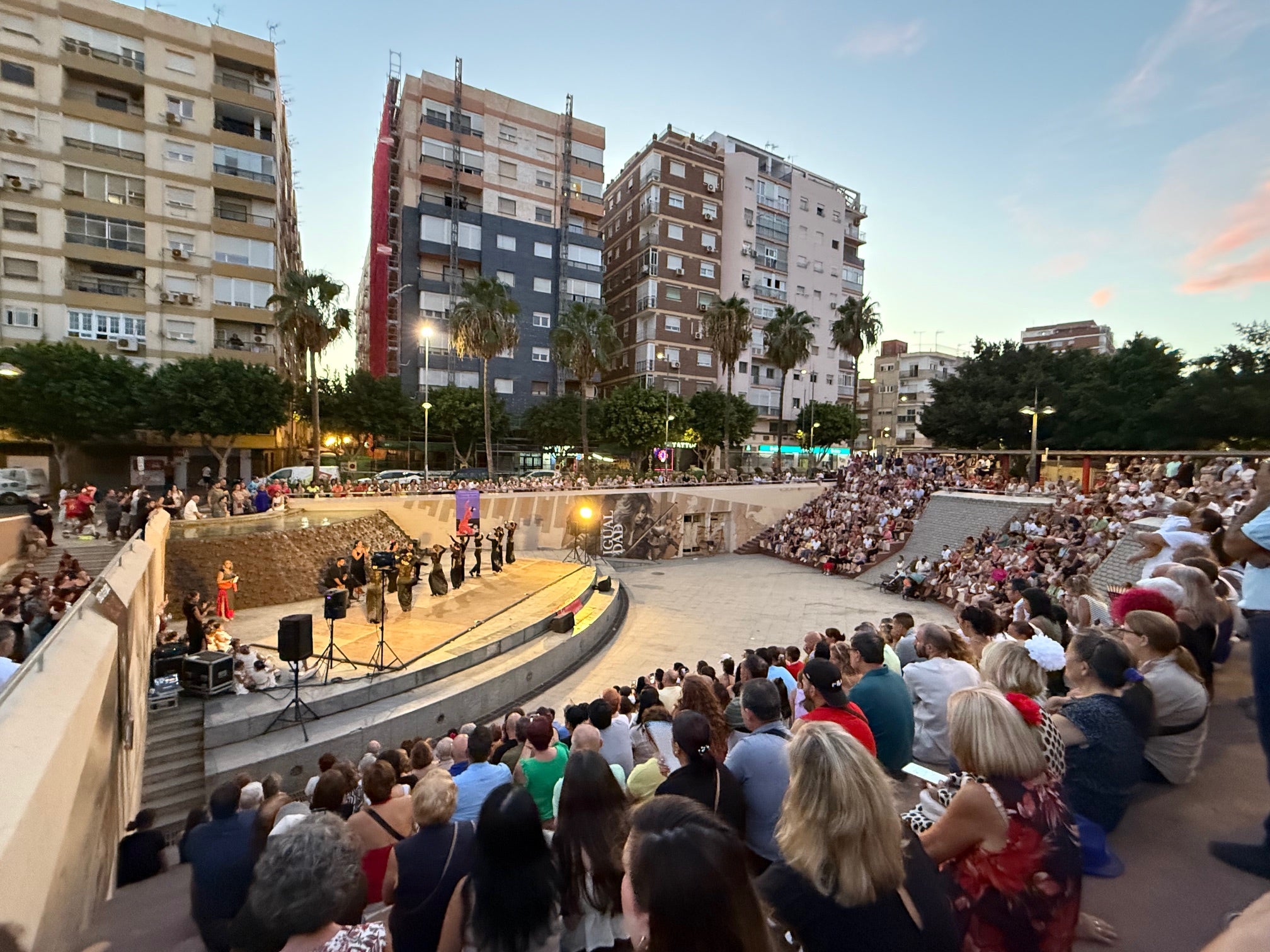 La Escuela de Baile de Chelo Ruiz llena de duende y talento el Anfiteatro de la Rambla