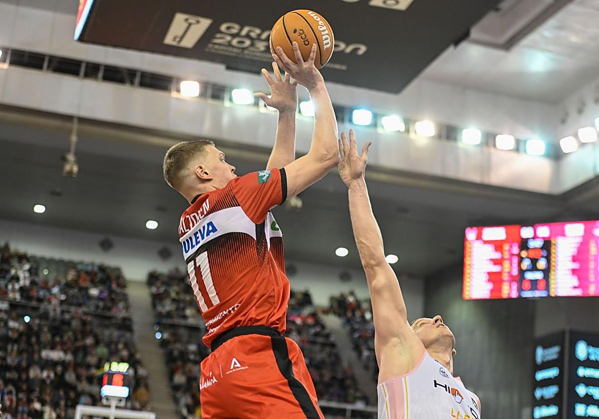Elias Valtonen se clasificó con Finlandia para los octavos de final del Eurobasket.