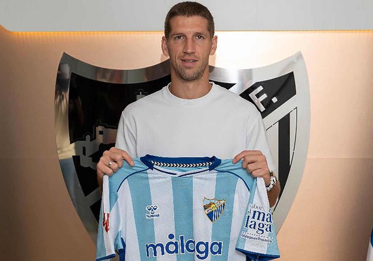 Darko Brasanac, con la camiseta del Málaga.