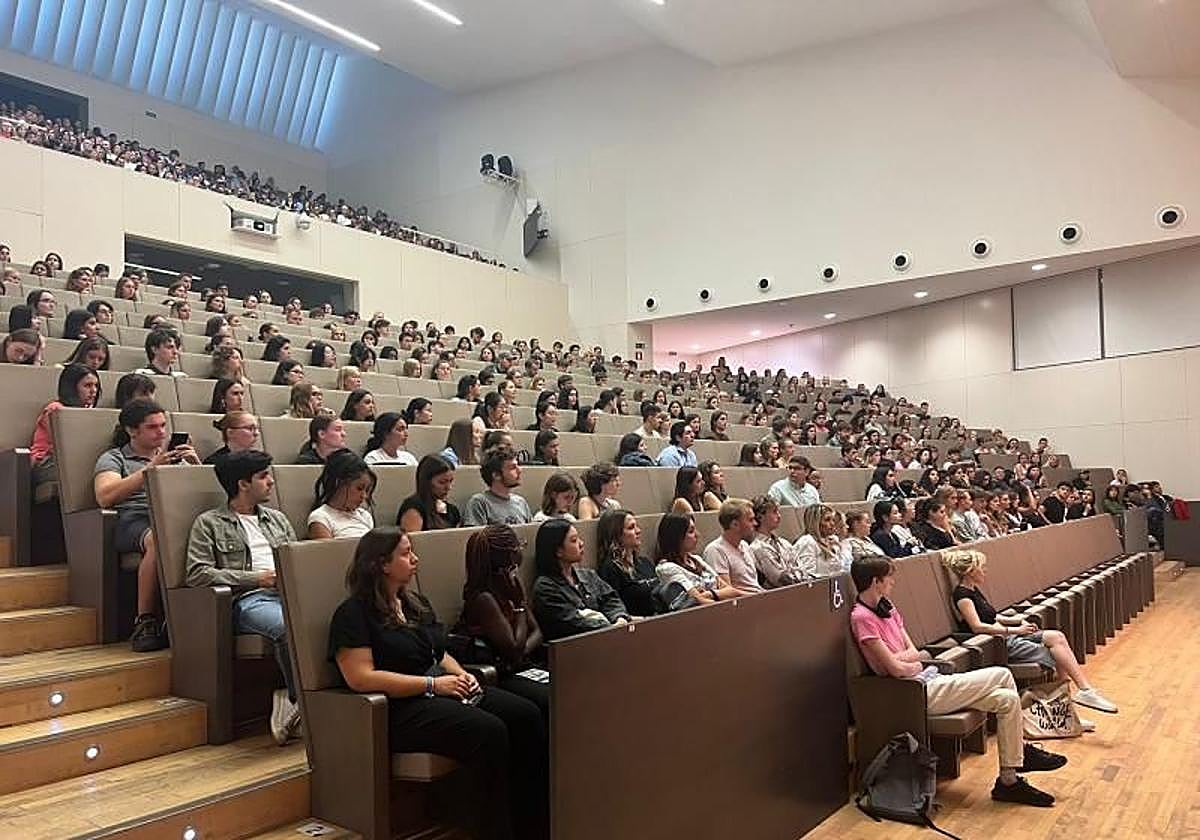 La Junta dice que está lista para adjudicar plazas si el Ministerio verifica el grado en IA.