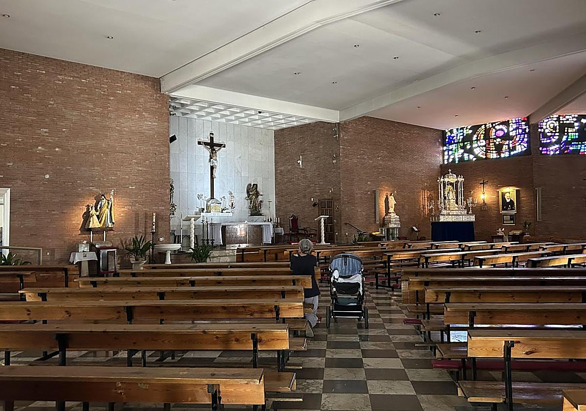 Interior de la iglesia del Santo Ángel Custodio, en el Zaidín.