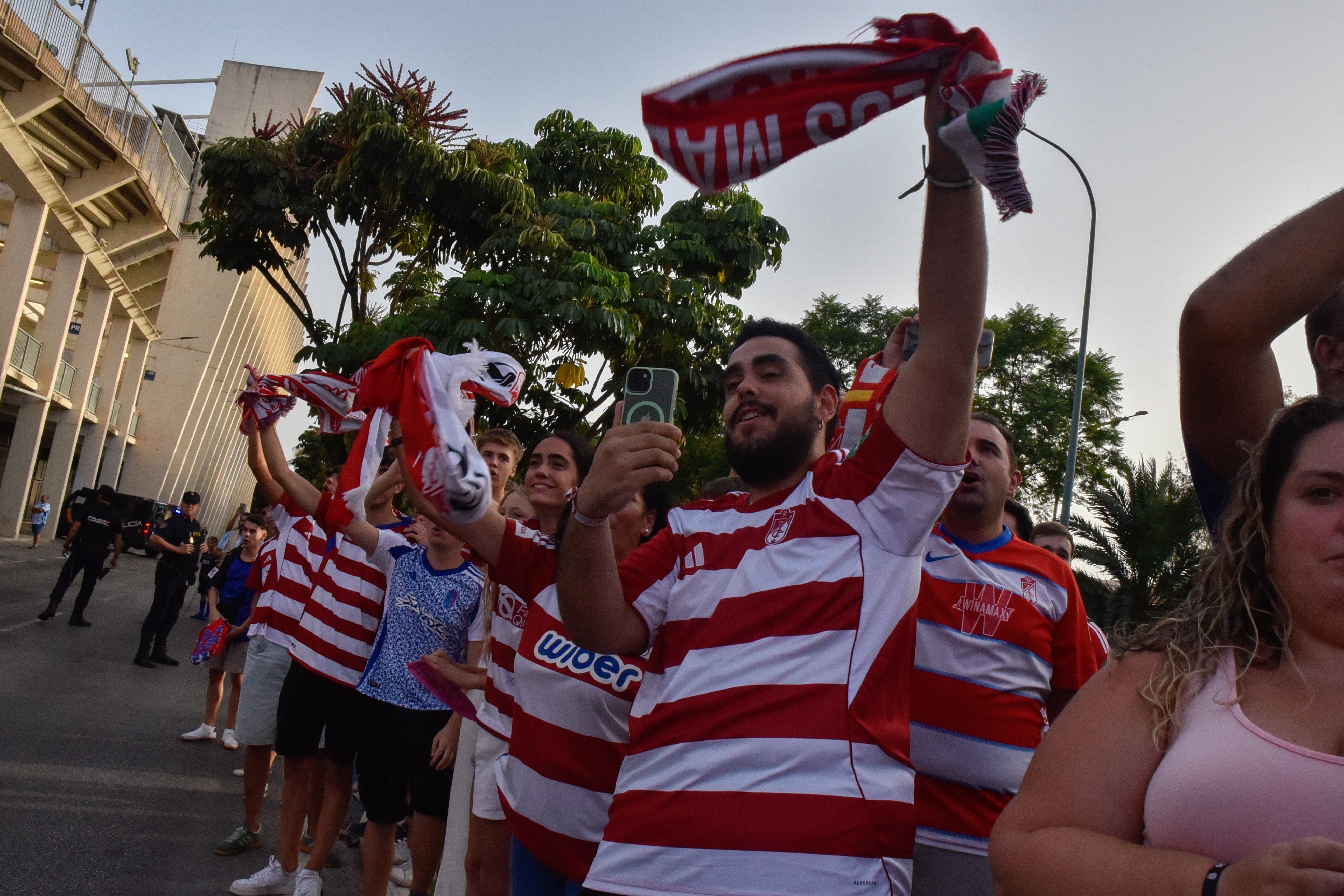 La afición del Granada CF en La Rosaleda