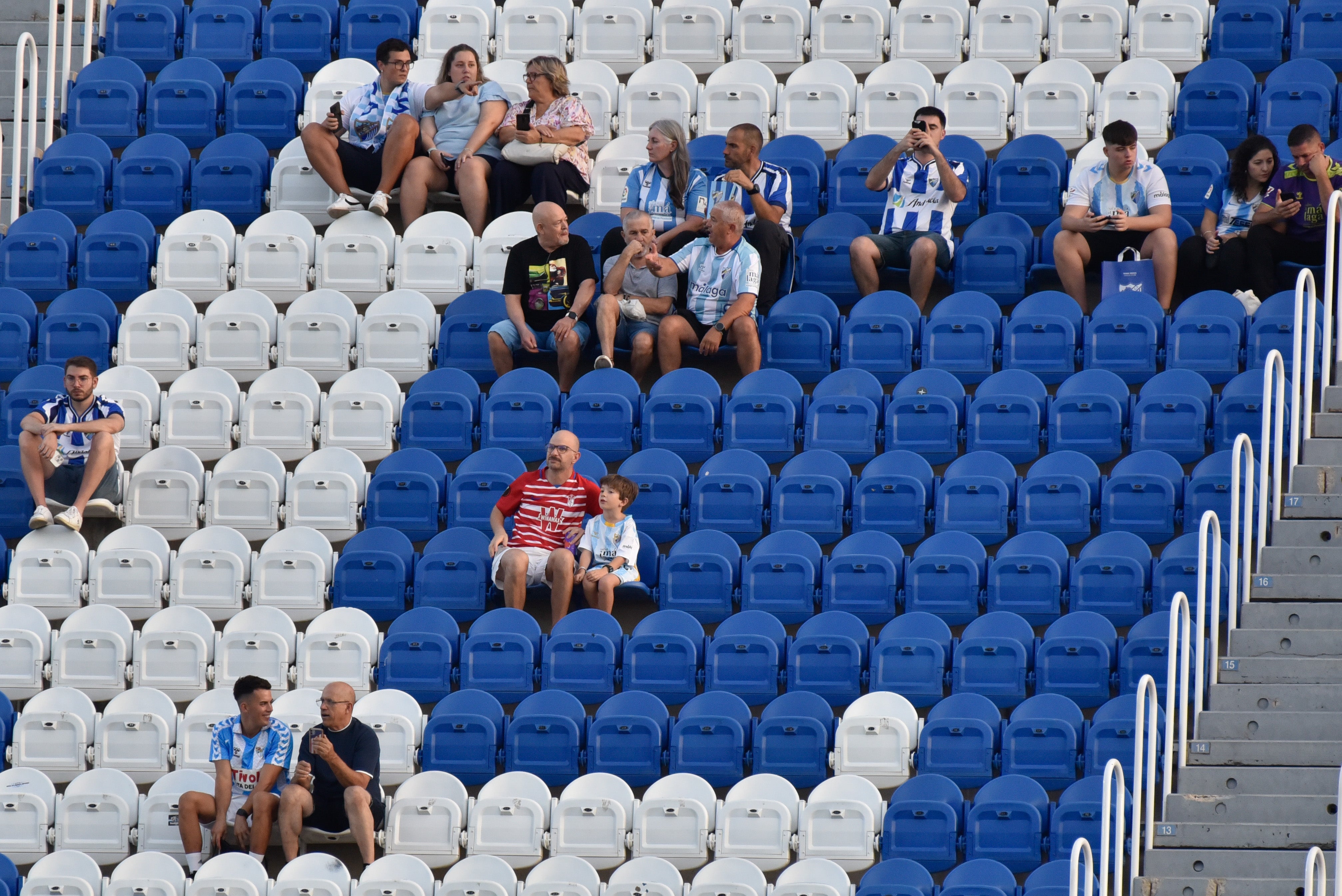 La afición del Granada CF en La Rosaleda