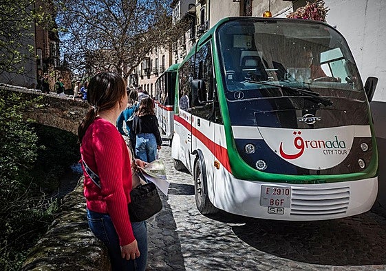 Tren turísitico por la Carrera del Darro
