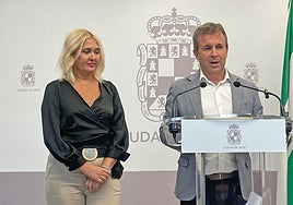 Julio Millán y María Espejo, en rueda de prensa.