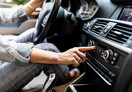 El aviso de un mecánico por el uso del aire acondicionado.