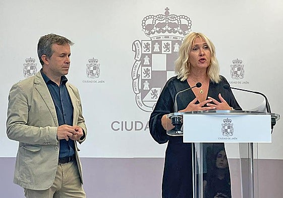 Julio Millán y María Espejo en rueda de prensa sobre la UJA.