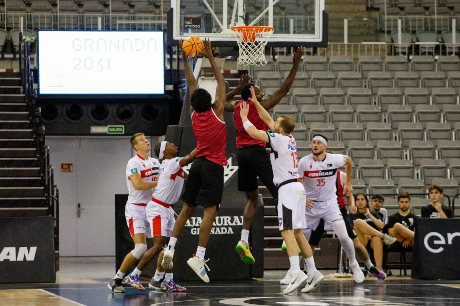 El único punto débil mostrado por el Covirán estuvo a la hora de cerrar el rebote defensivo, al conceder catorce de ataque al Cartagena.