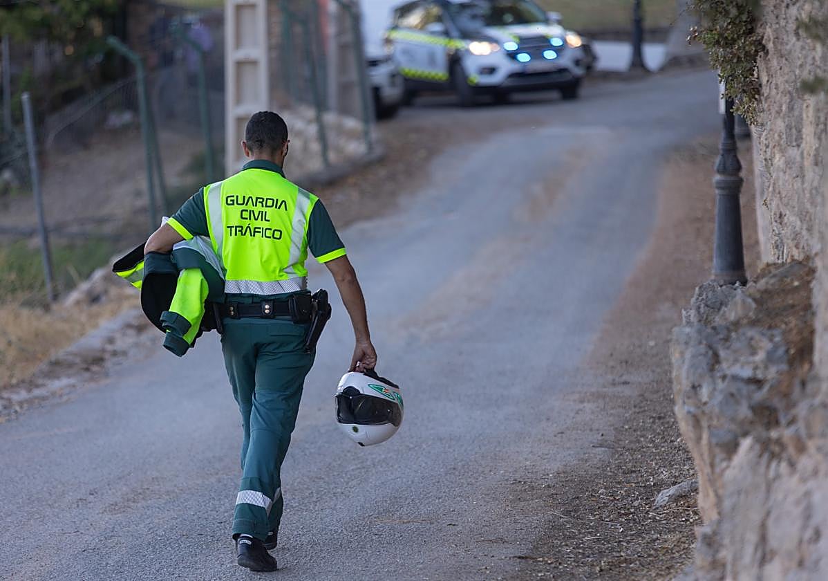 Agentes de la Guardia Civil en el lugar de los hechos.