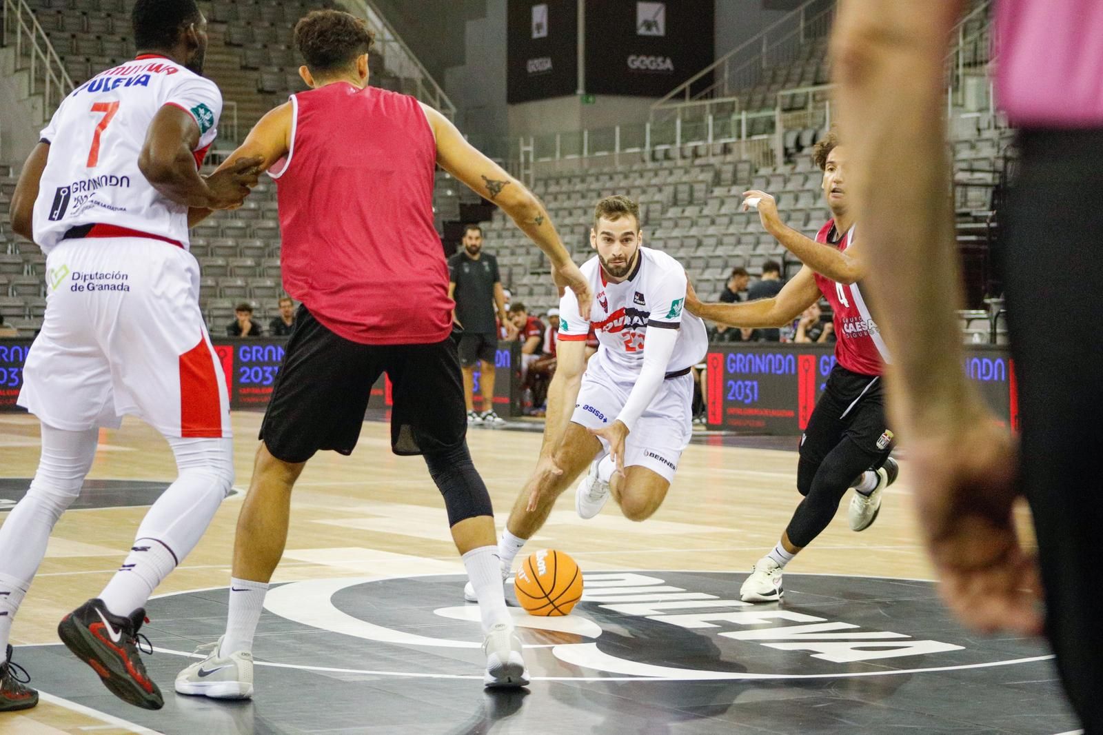 El escolta montenegrino Jovan Klajajic mostró muy buenas maneras y síntomas de que la lesión muscular está superada.