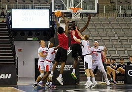 El único punto débil mostrado por el Covirán estuvo a la hora de cerrar el rebote defensivo, al conceder catorce de ataque al Cartagena.
