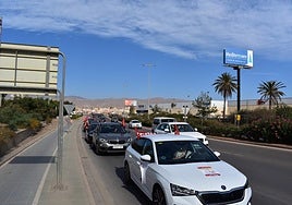CCOO y UGT reclaman en caravana la aprobaciónde la jornada de 37,5 horas