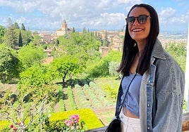 Marta Carrasco, de visita en el Generalife.
