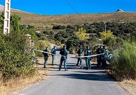 Guardia Civil este jueves por la mañana en la zona acordonada.