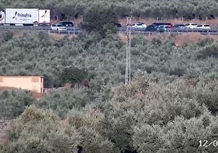 Tres heridos y diez kilómetros de retenciones tras un accidente en la A-92 de Granada