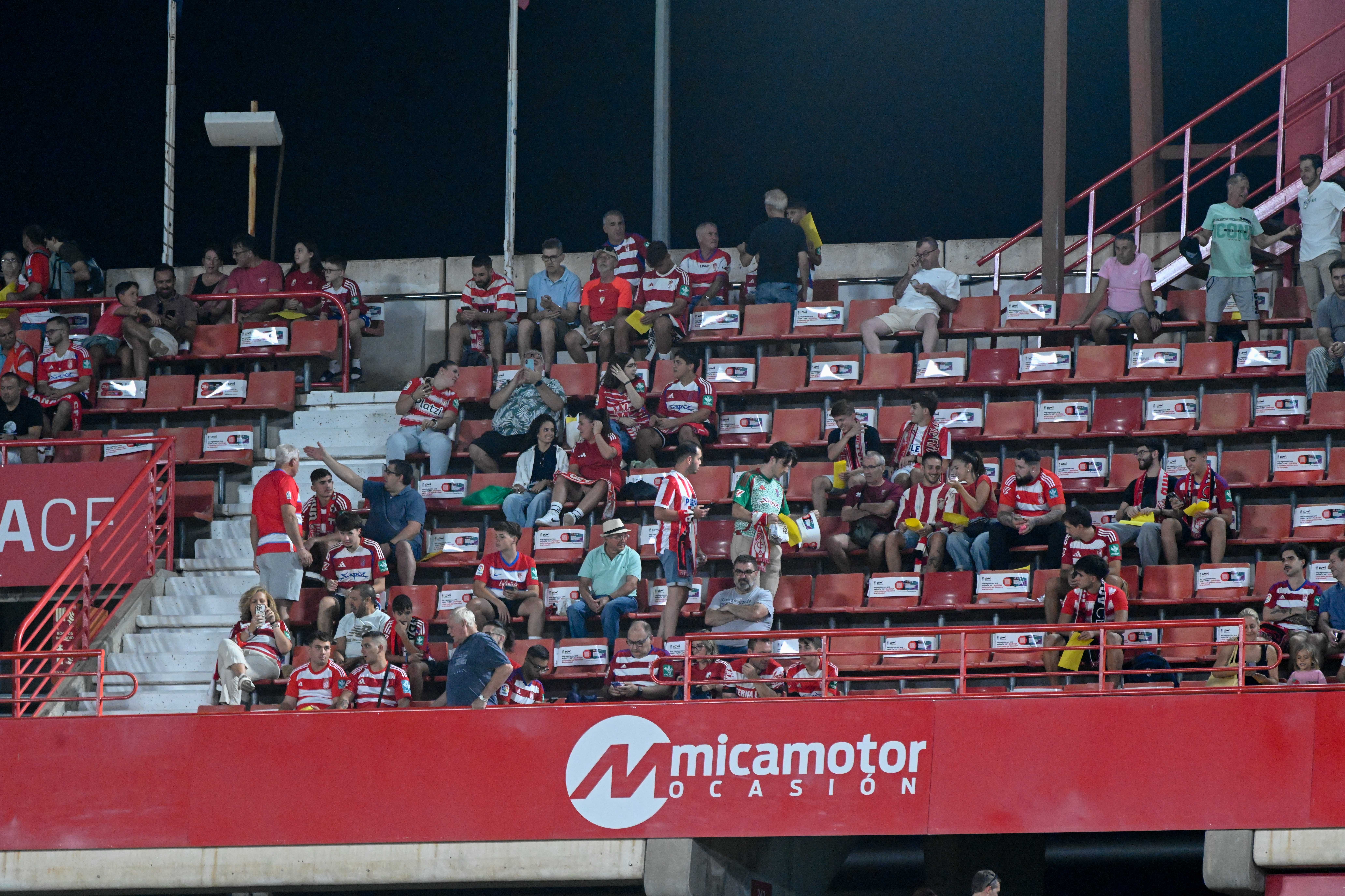 Búscate en la grada del Granada-Leganés