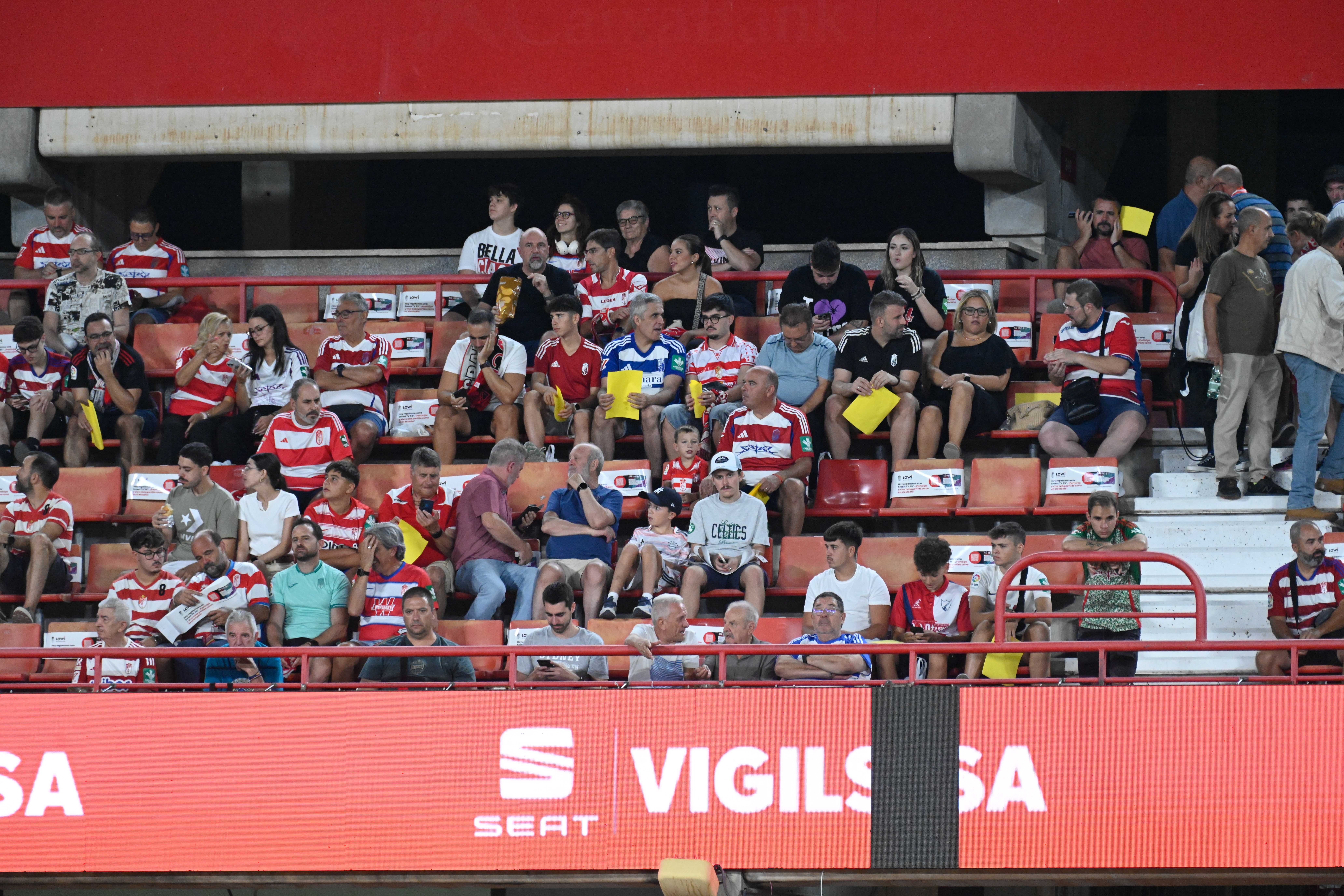 Búscate en la grada del Granada-Leganés