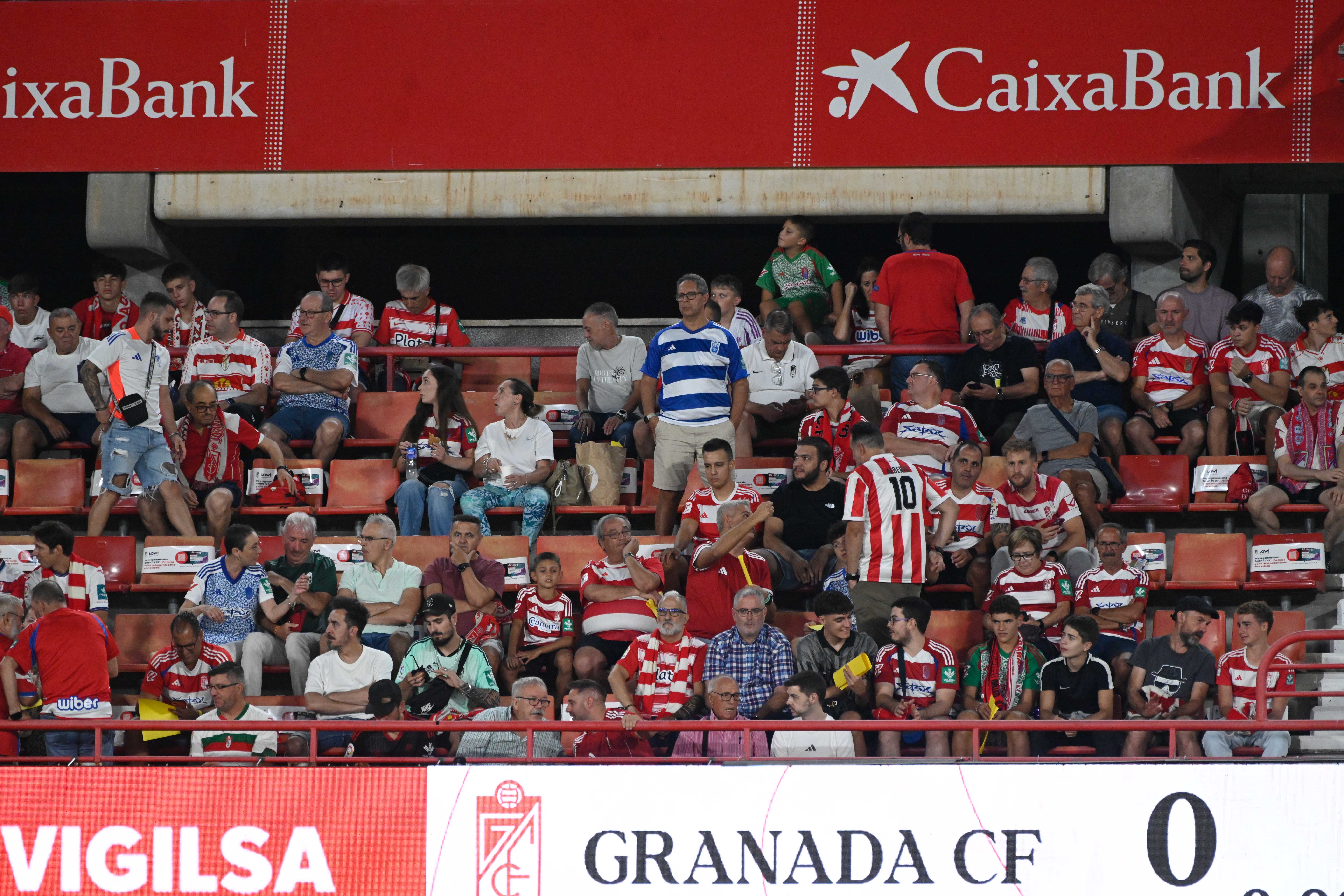 Búscate en la grada del Granada-Leganés