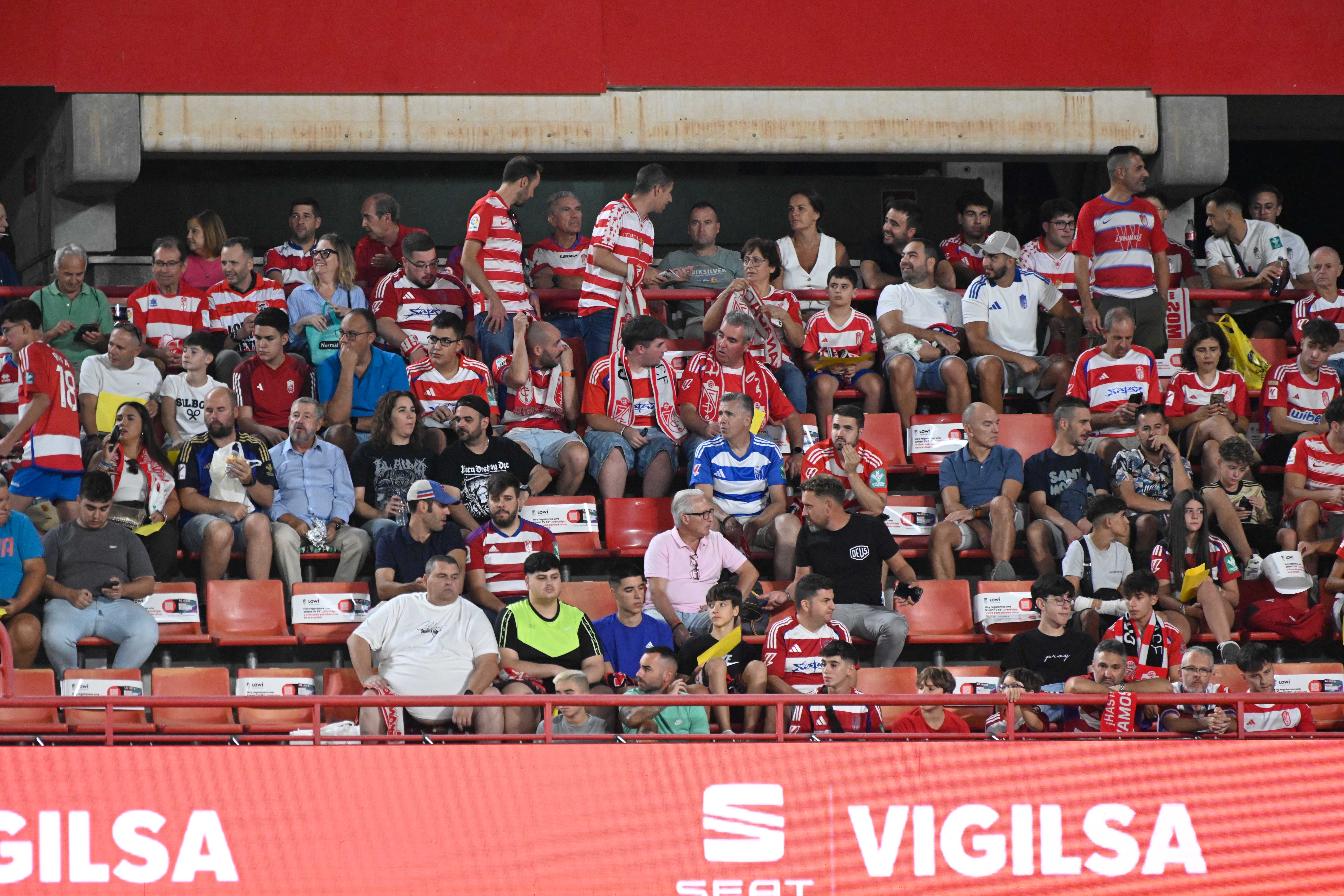 Búscate en la grada del Granada-Leganés