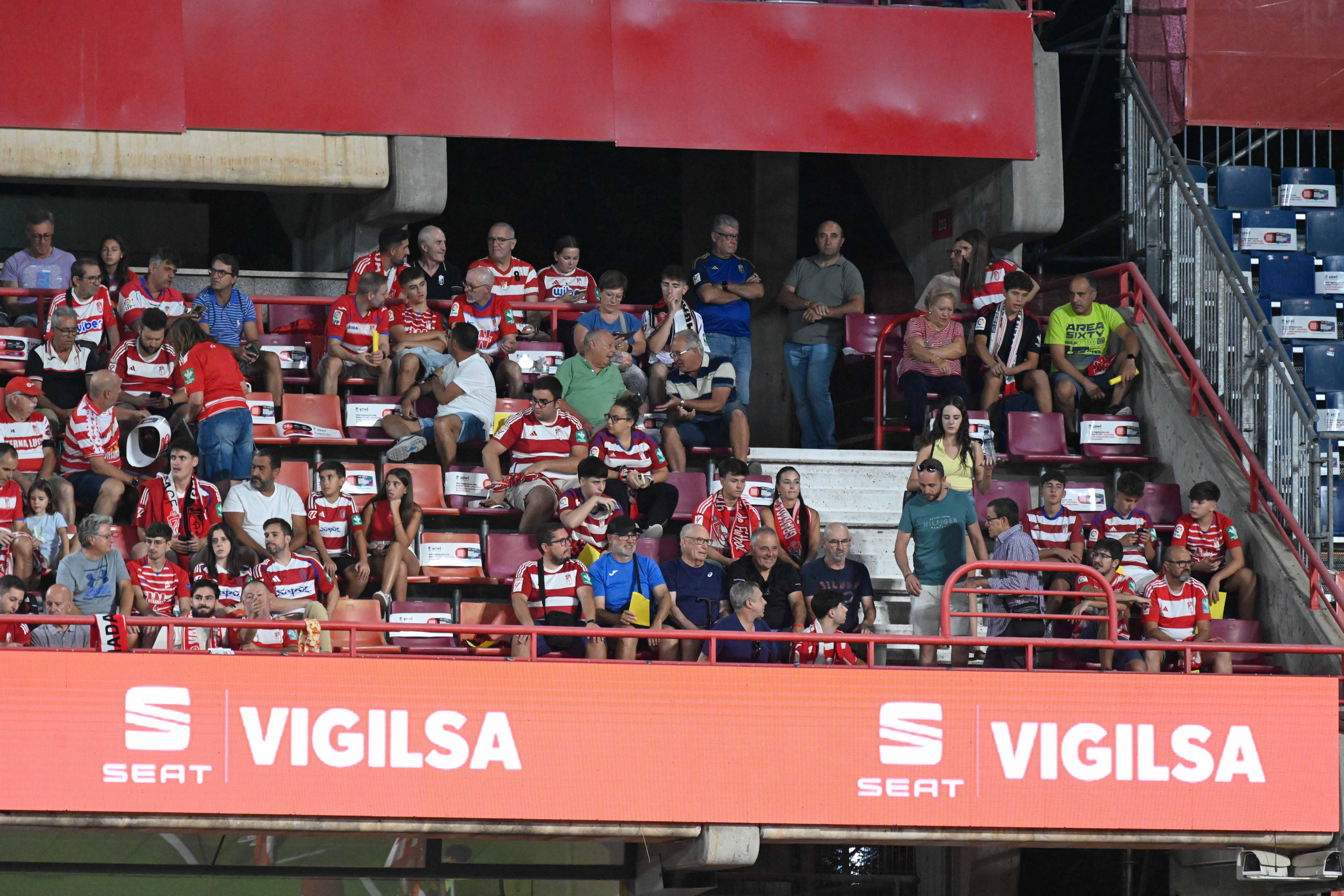 Búscate en la grada del Granada-Leganés
