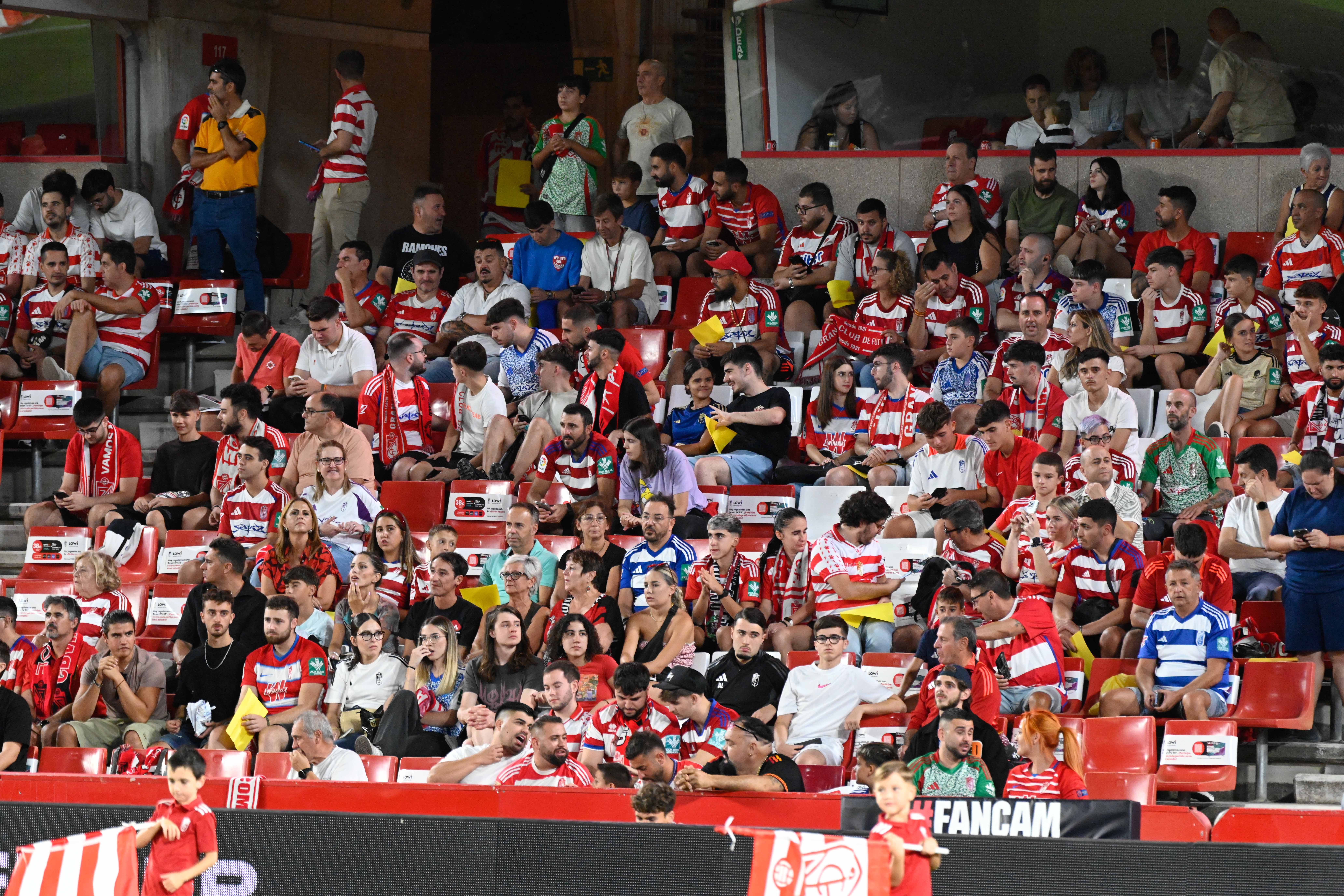 Búscate en la grada del Granada-Leganés