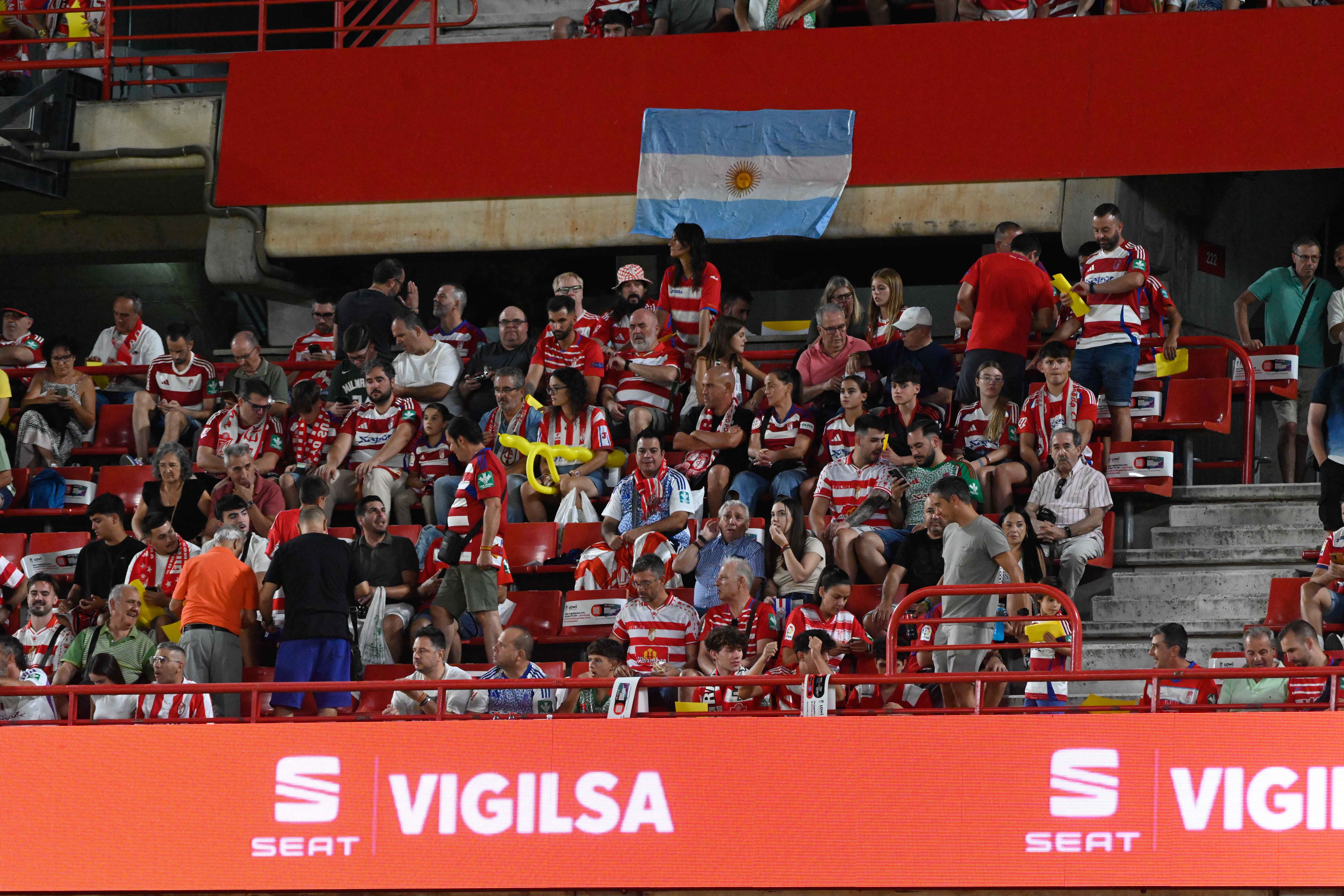 Búscate en la grada del Granada-Leganés