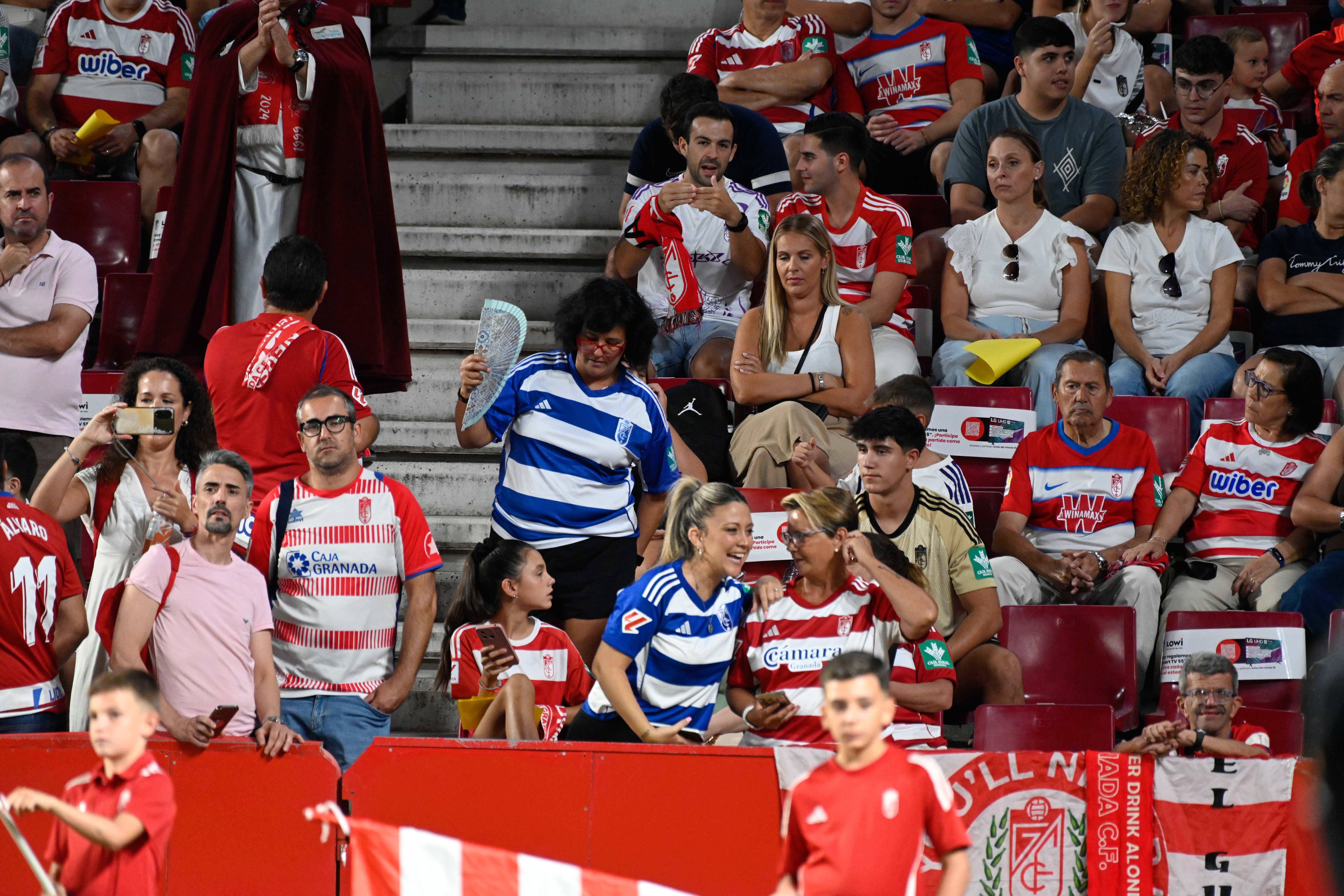 Búscate en la grada del Granada-Leganés