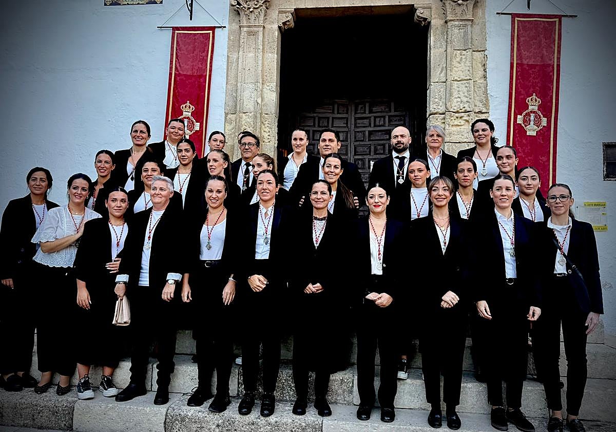Imagen principal - El Rosario de la Aurora en el Albaicín: Emoción, igualá femenina y palabras de paz