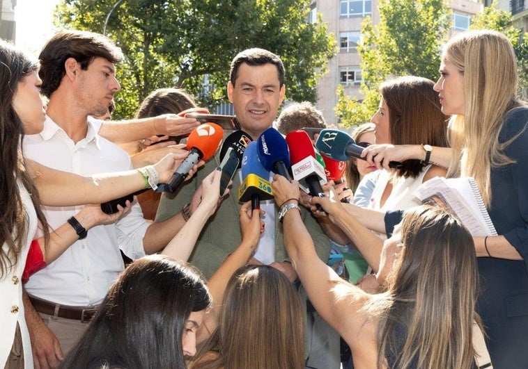El anuncio de Pedro Sánchez sobre pisos turísticos vuelve a invadir competencias de la Junta, según Juanma Moreno
