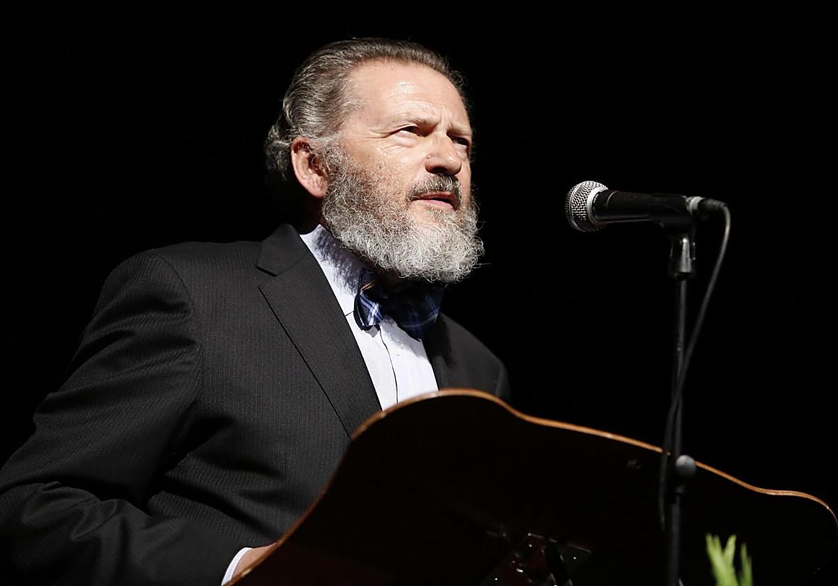 Tito escribió la «Guía de Semana Santa en Granada».