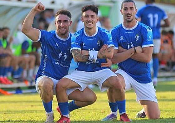 Jugadores del Maracena celebran un gol este curso.