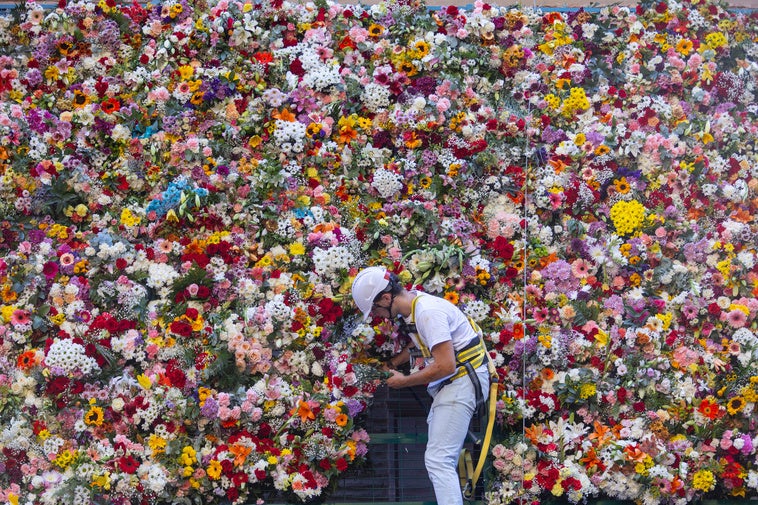 Flores para la Madre de los granadinos