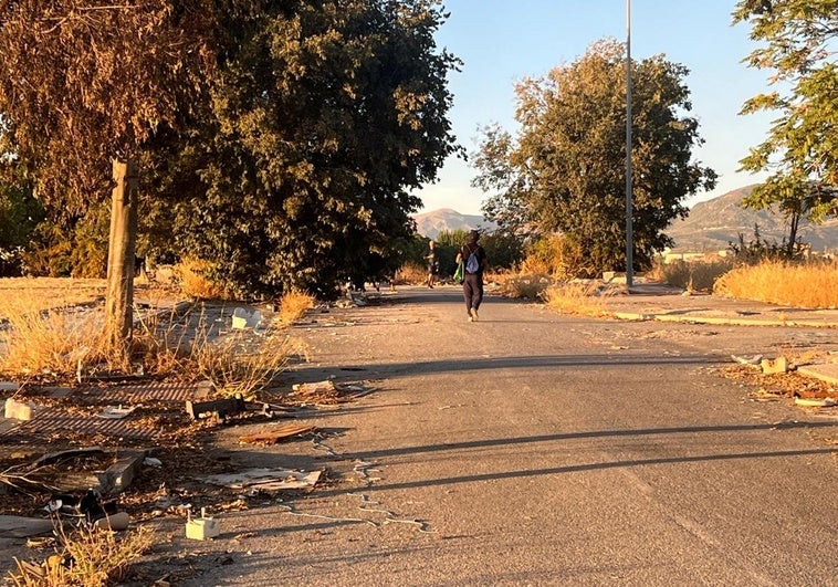 Basura, incendios y botellones entre Granada y Maracena