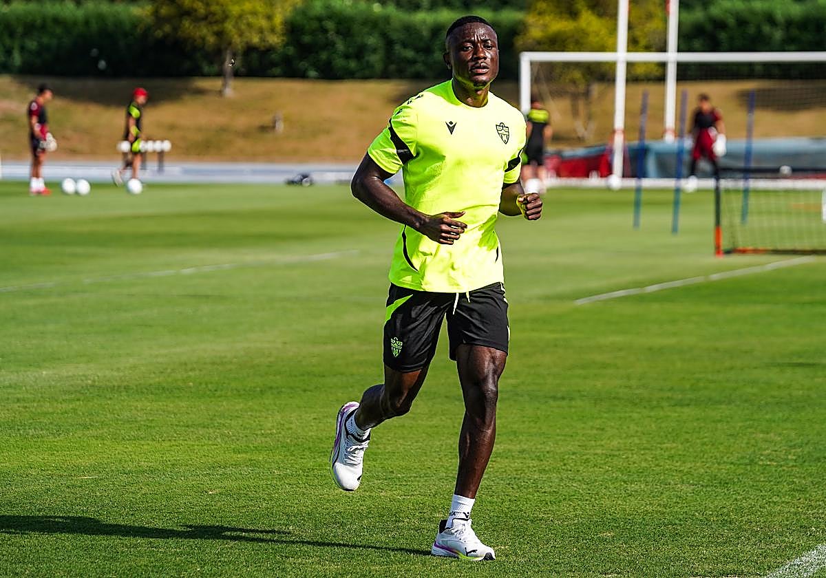 Soko entrenando con la UD Almería.