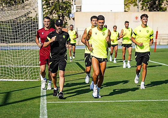 Chumi entrenando con sus compañeros