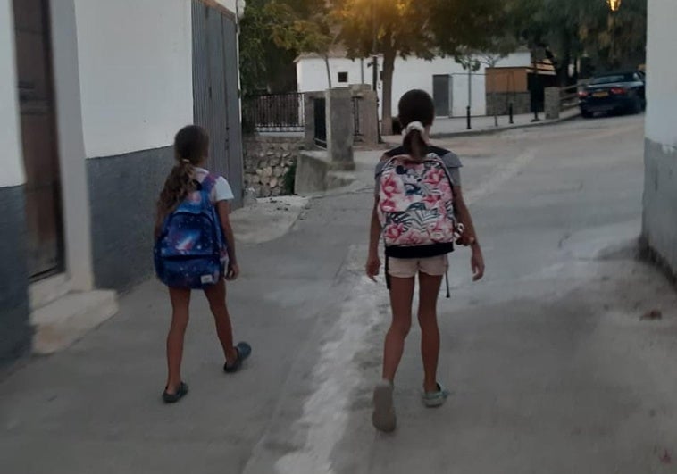 Un coche municipal será el transporte escolar para las niñas de la Alpujarra