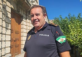 Luis Ojeda, a las puertas del Ayuntamiento de Jaén.