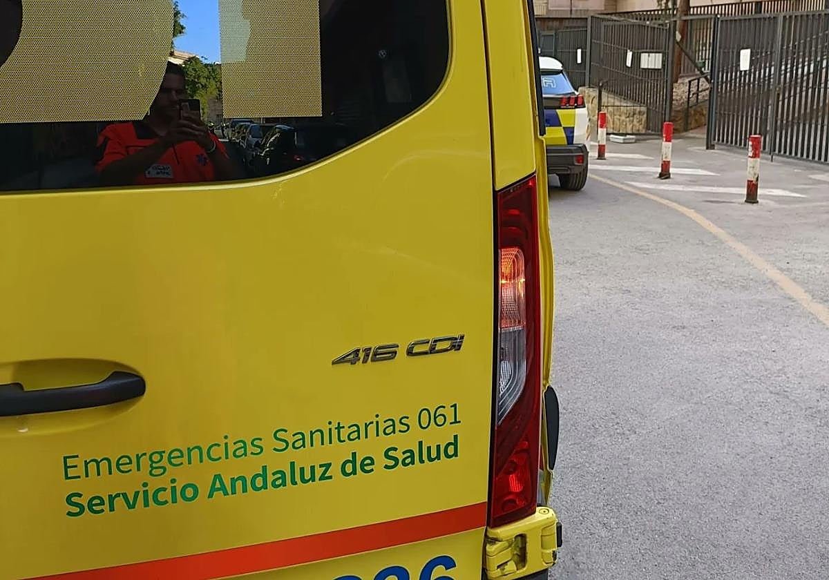 Atropello a una mujer de 70 años en la calle Alhamar.