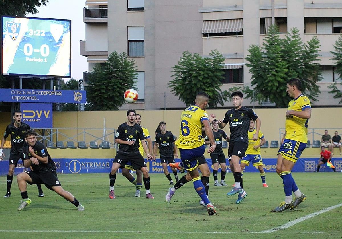 Un lance del partido en Los Arcos.