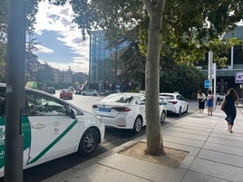 Un fallo en internet impide pedir un taxi por teléfono en Granada