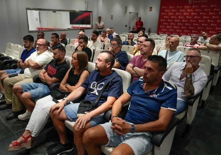 Unión Granadinista sale «con más dudas todavía» del encuentro con el club